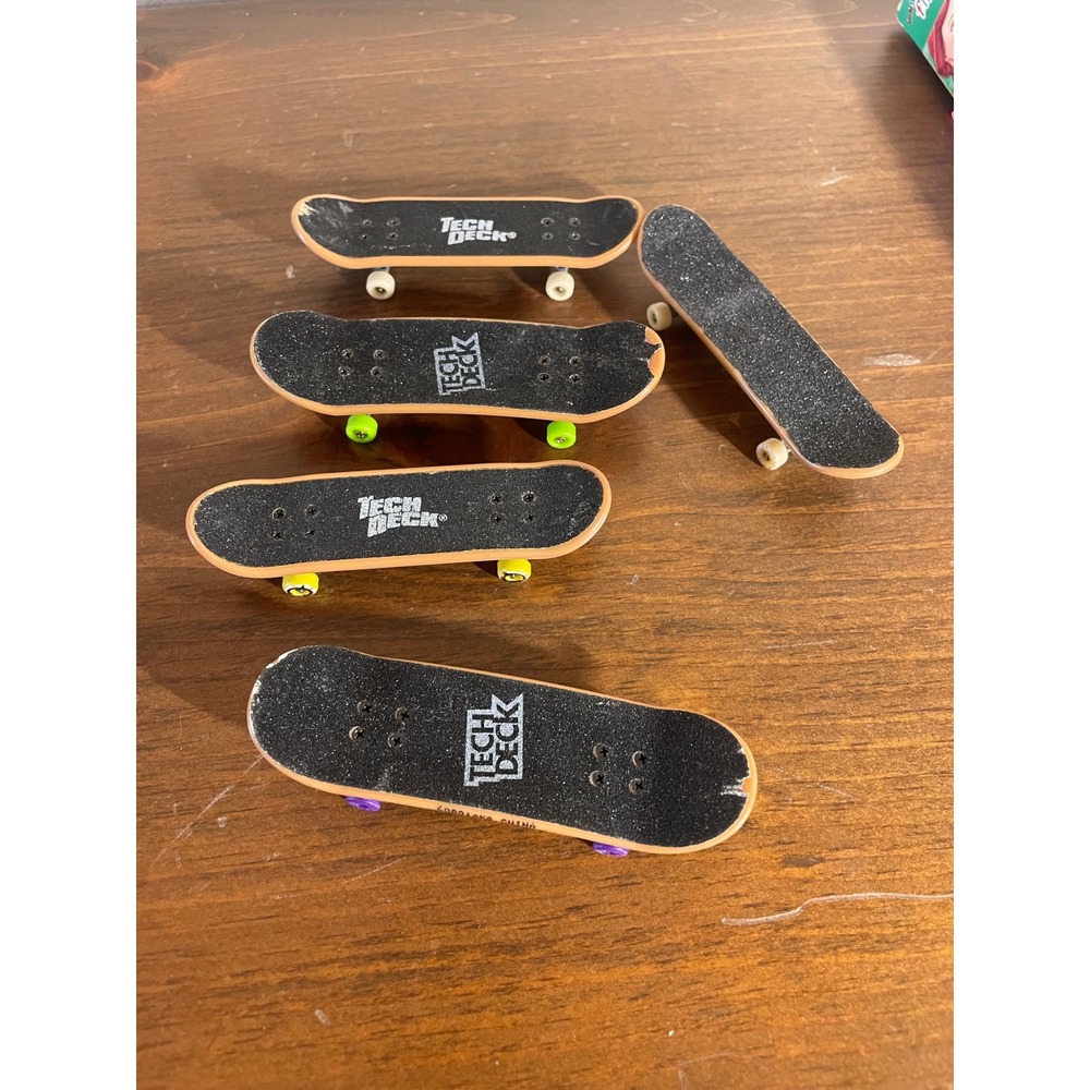 Tech Deck Lot of 4 Vintage Fingerboards 1 non tech deck